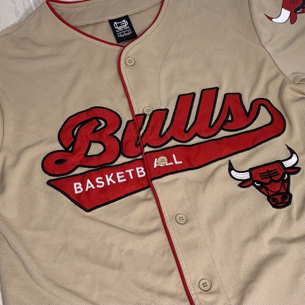 Ultra GAME Chicago Bulls NBA Basketball Button-Up Jersey Beige/Red Size S